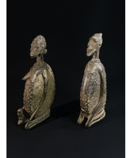 Couple de chefs Tellem accroupis - Bronzes Dogon
