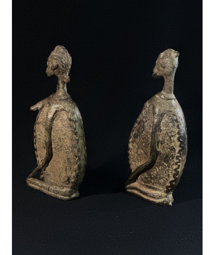 Couple de chefs Tellem accroupis - Bronzes Dogon