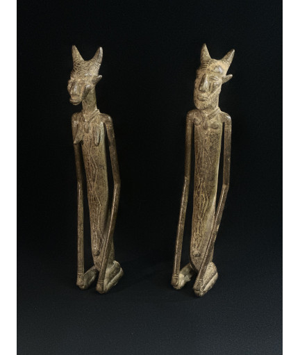 Couple de chefs agenouillés...